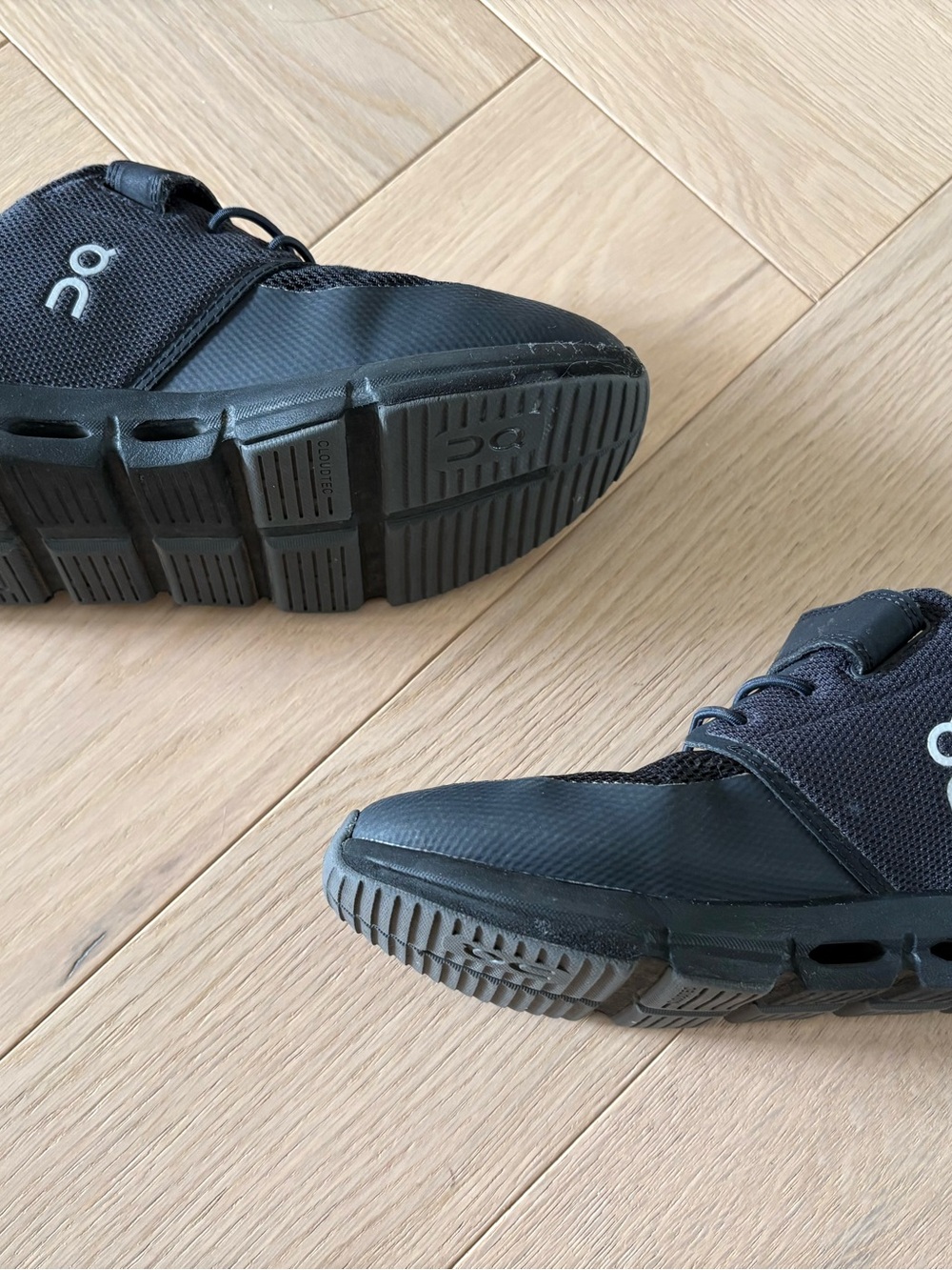On Cloud Play Kids Black Sneakers Unisex Girls Boys Shoes Sz 2.5 Running Walk - Picture 2 of 8